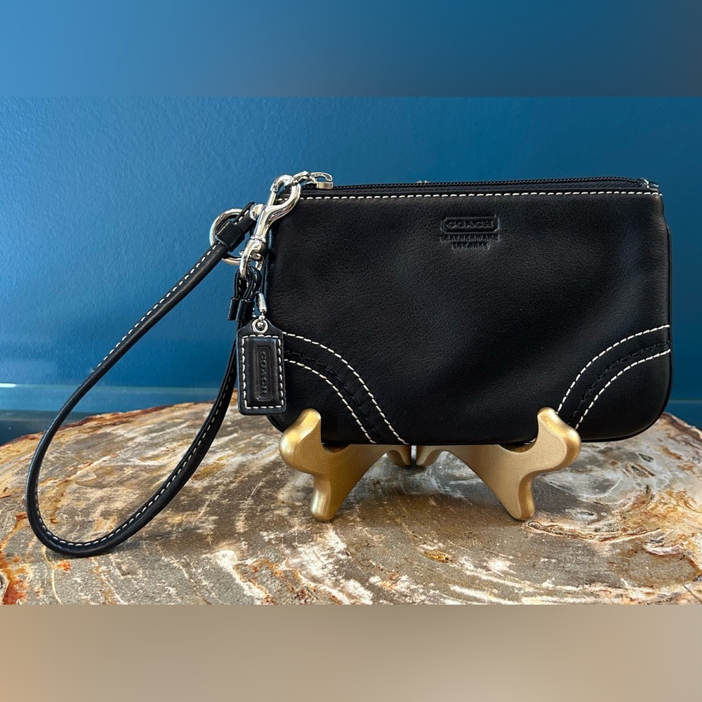Vintage COACH Soft Pebble Leather Collection Small Black Wristlet EUC - Picture 5 of 16